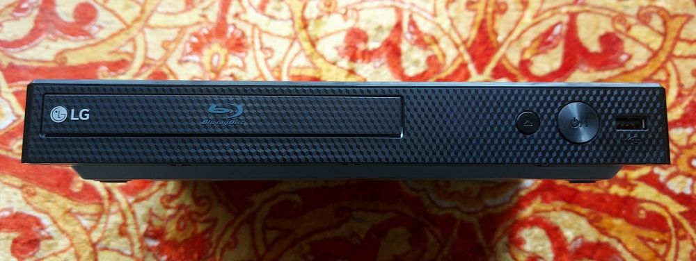 Продам сд/двд проигрыватель LG bp 250