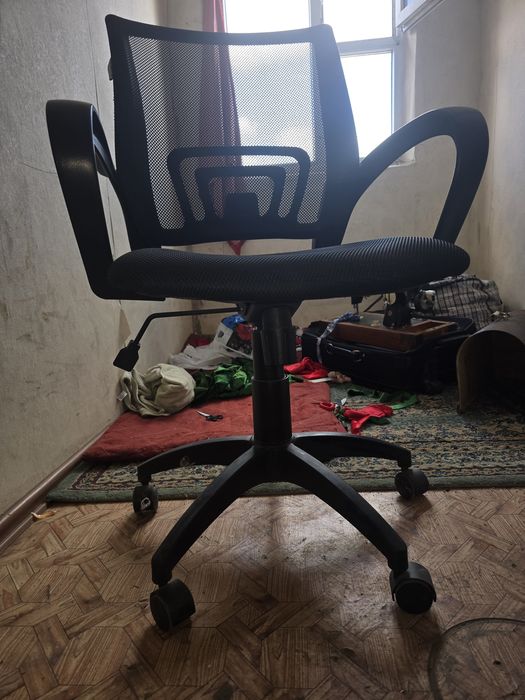 Стол офисный Кому как