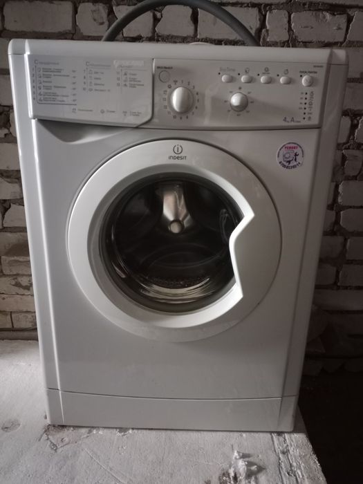 Стиральная машина и холодильник