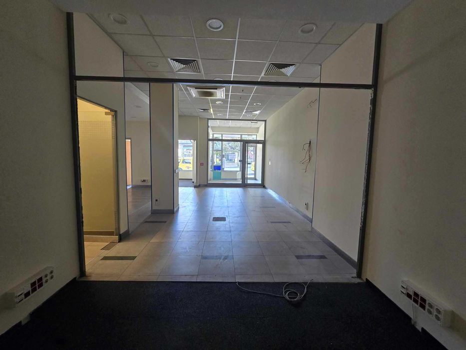 Дава се под наем Магазин в Велико Търново, Център - 117 кв.м за 2800 € - Снимка #5