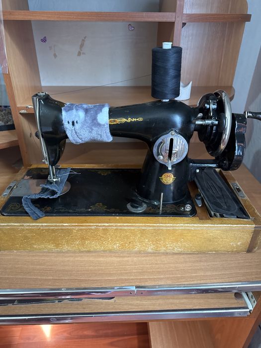 Продам швейную машинку!!!