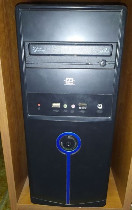 ПРОДАЕТСЯ СРОЧНО КОМПЬЮТЕР Windows 7 LG в хорошем состоянии со столом.