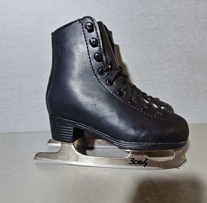 Patine 3004 gheata    patinaj artistic  American  marime 28   (18,5    cm lungime interioara).