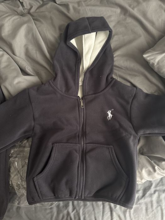 Продам два новых костюма на мальчика