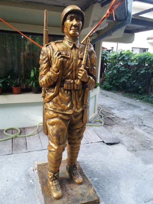 BUST personalizat,la comanda si statui .La preturi accesibile!