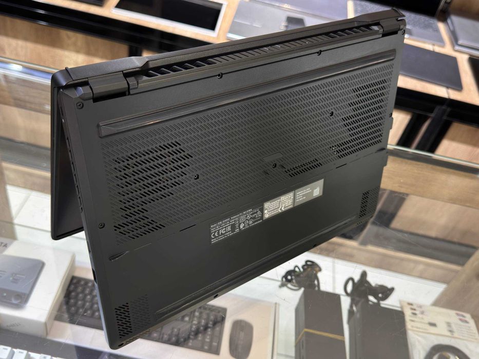 ASUS ROG ZEPHYRUS M16 ore i7-11800H ram 16 ssd 512 RTX 3050Ti 4Gb