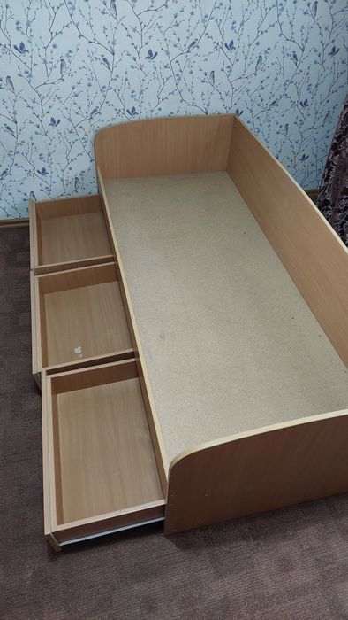 Продам односпальную кровать