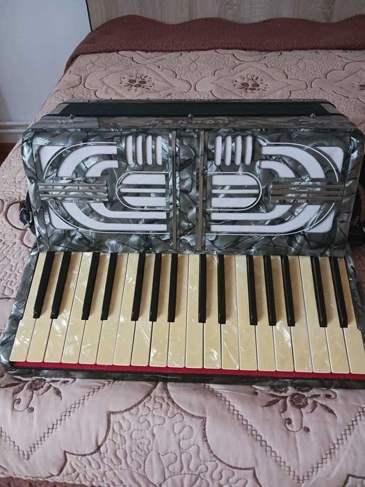 Acordeoane HOHNER 80 BAȘi/ 48 BAȘI, acordate