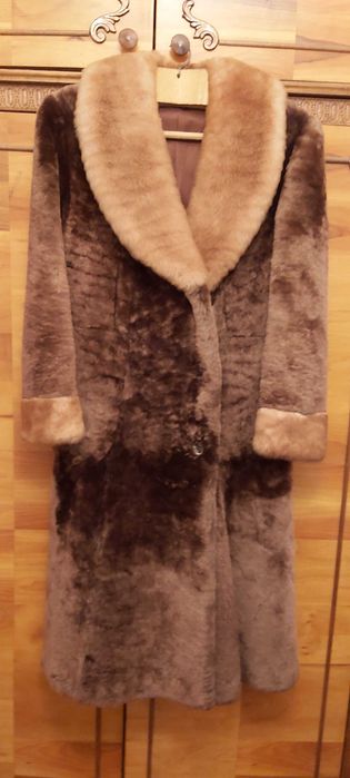 palton mouton dore de culoare maro inchis