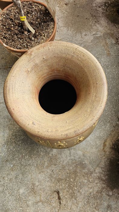 Ghiveci mare de teracotă