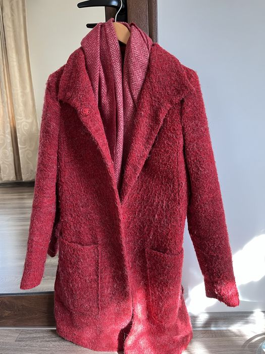 Дамско палто и шал