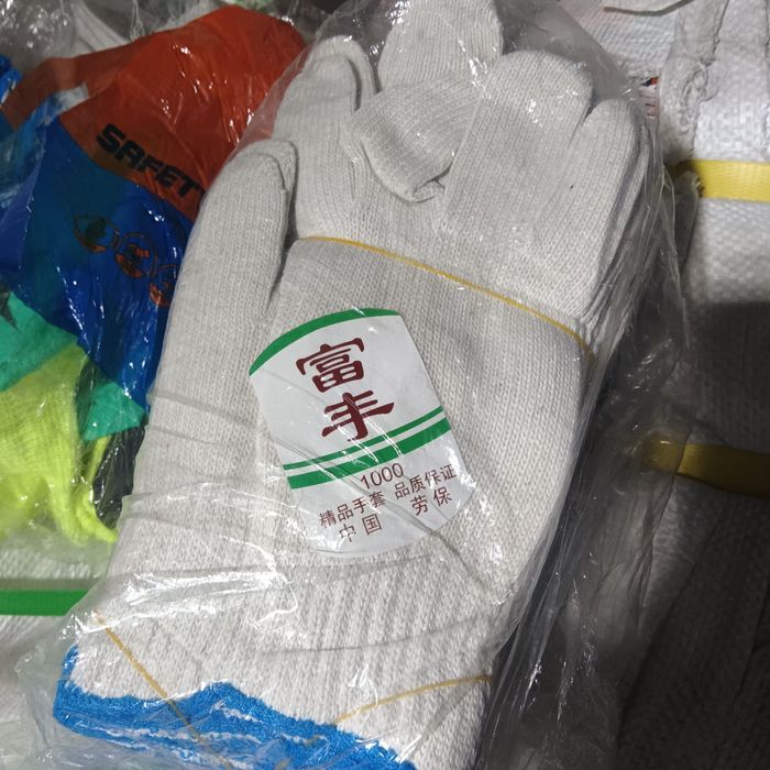 Перчатки рабочие в разных