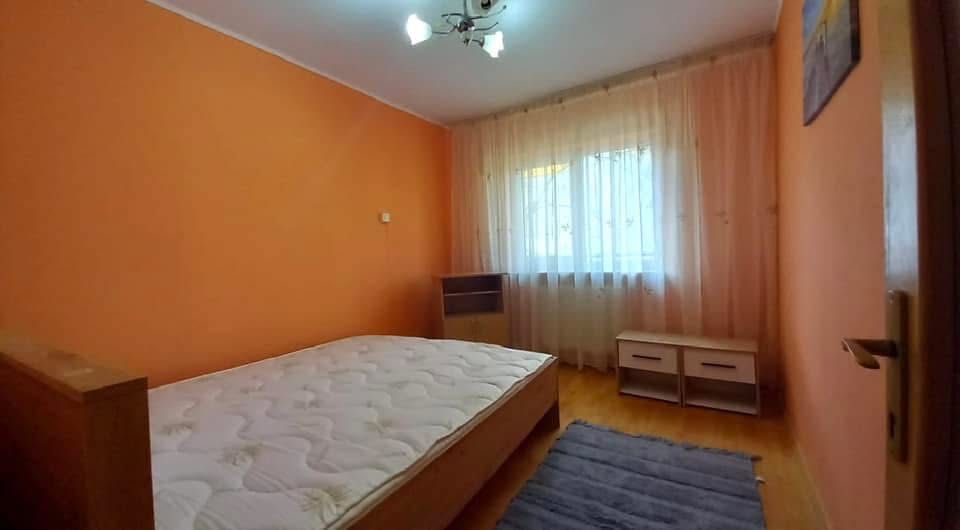 Închiriez apartament 3 camere