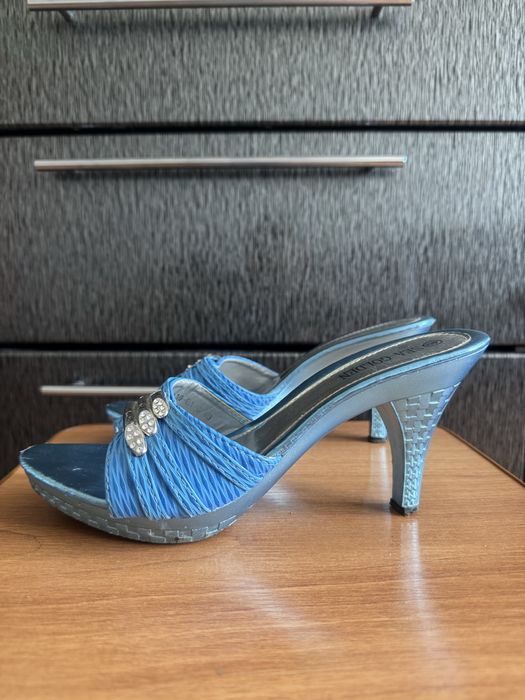 Продам женские босоножки