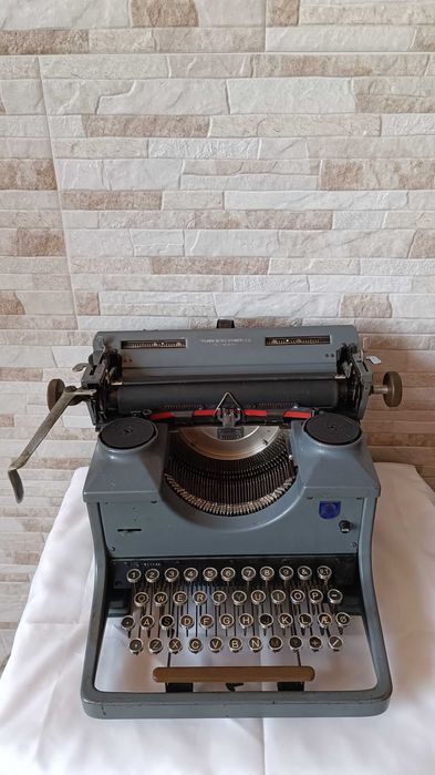 Стара пишеща машина TRIUMPH STANDART 12 - Made in Germany - 1940 год.