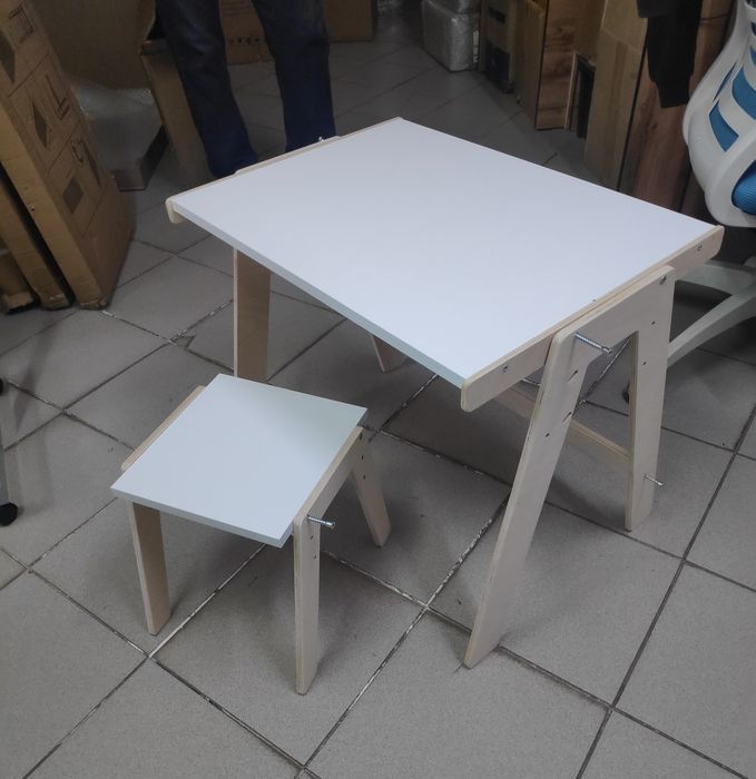 Продам детский стол и стул