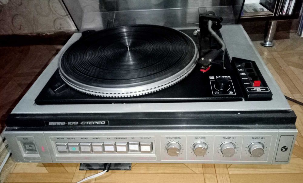 Проигрыватель для виниловых пластинок