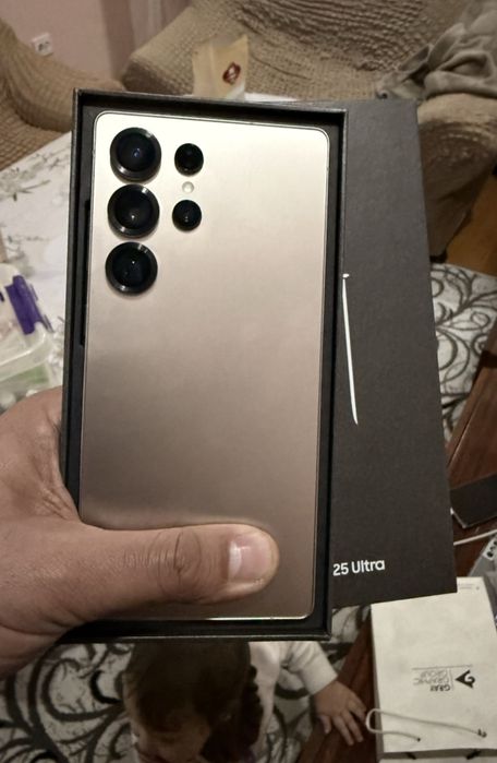 SAMSUNG S25 ULTRA 12+12/256 GB KOR DOK full sotiladi yoki abmen