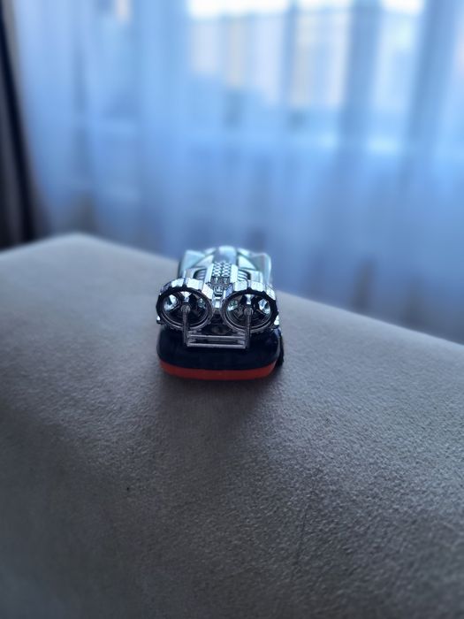 Продаю машинку Hot Wheels Hover Storm 2014