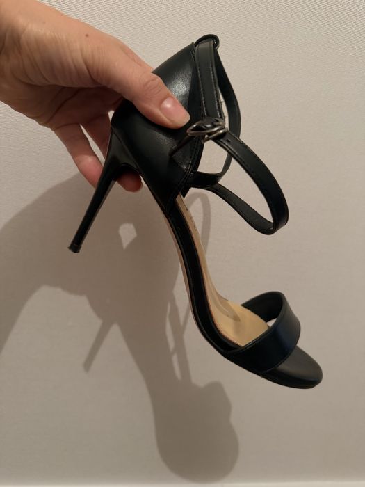 Продам босоножки