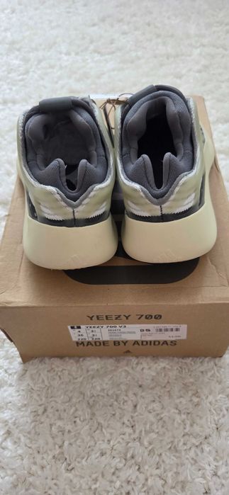 Adidas Yeezy 700 V3,originali,marimea 36,gri noi,cu eticheta