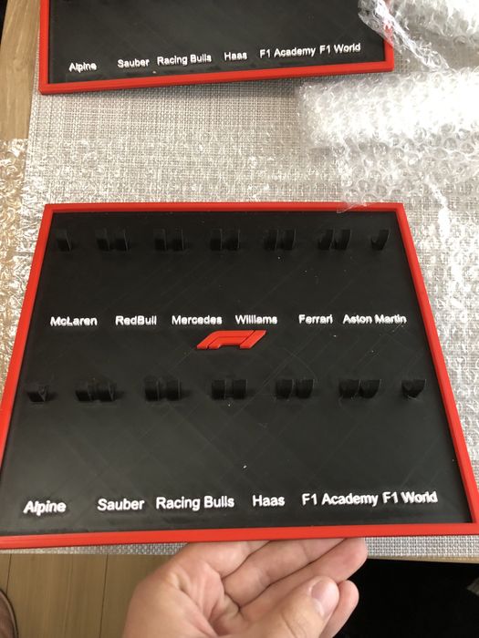 Panou Display 3D pentru Masinute Formula 1 (Colectia Penny 2024)