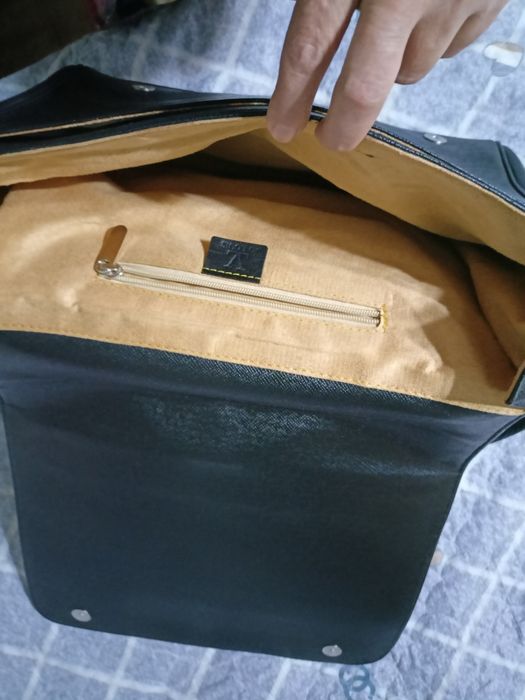 Сумка яркая , модная и черная сумка