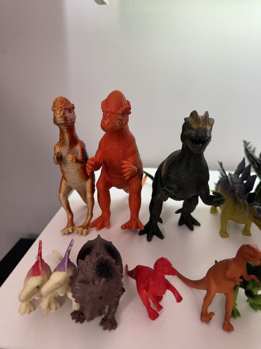 Динозавры игрушки