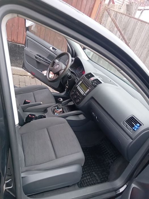 Vând Golf 5 an 2005