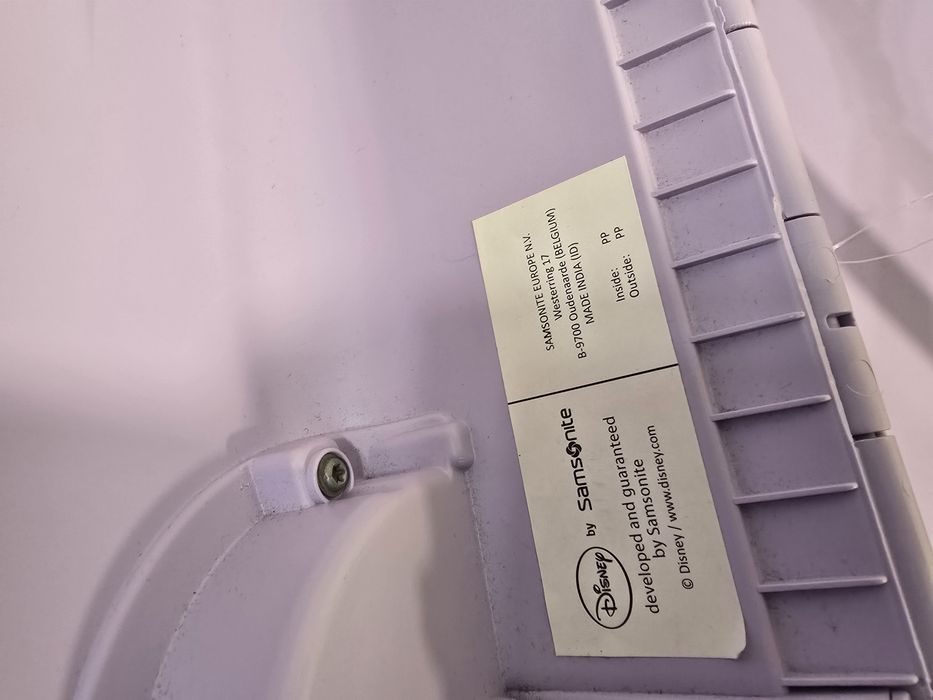 Детски куфар Samsonite + подарък замък