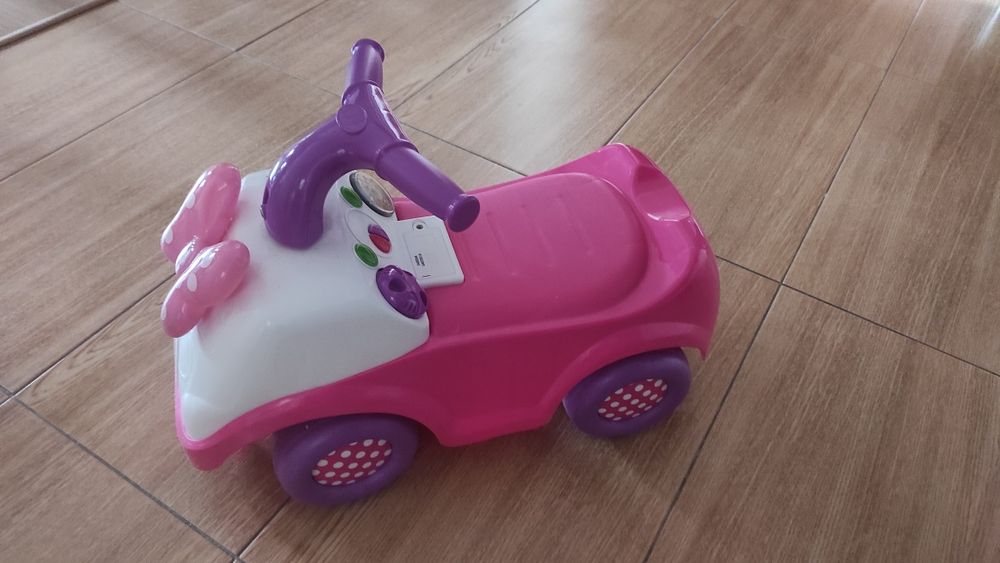 Vând mașinuță Minnie cu sunete stare impecabila