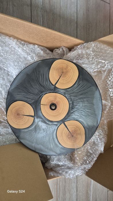 Ceas de perete unicat din lemn și rășină epoxidică – Handmade, design premium
