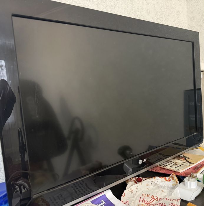 Телевизор LG в отличном состояние