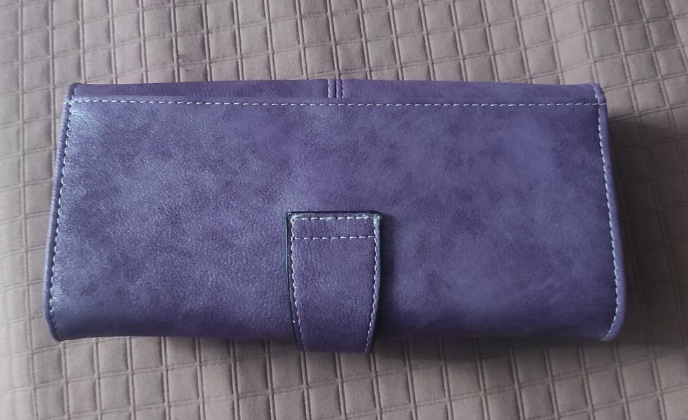 Ново дамско портмоне