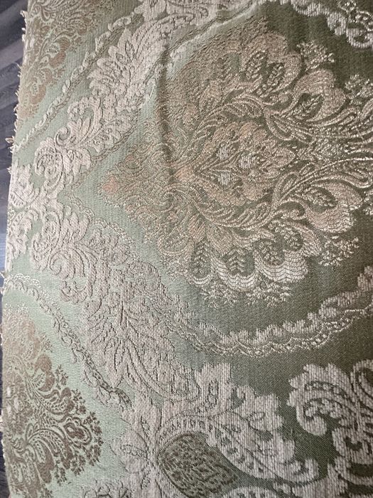 Диван екі креслосымен