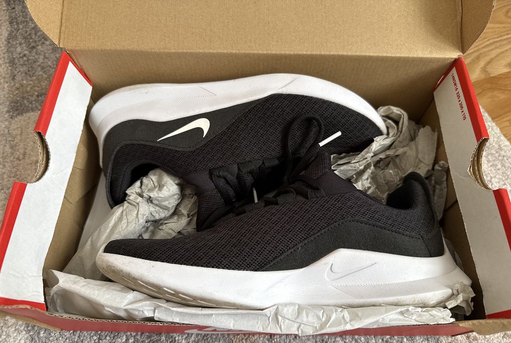 Маркови маратонки  NIKE  и боти ADIDAS