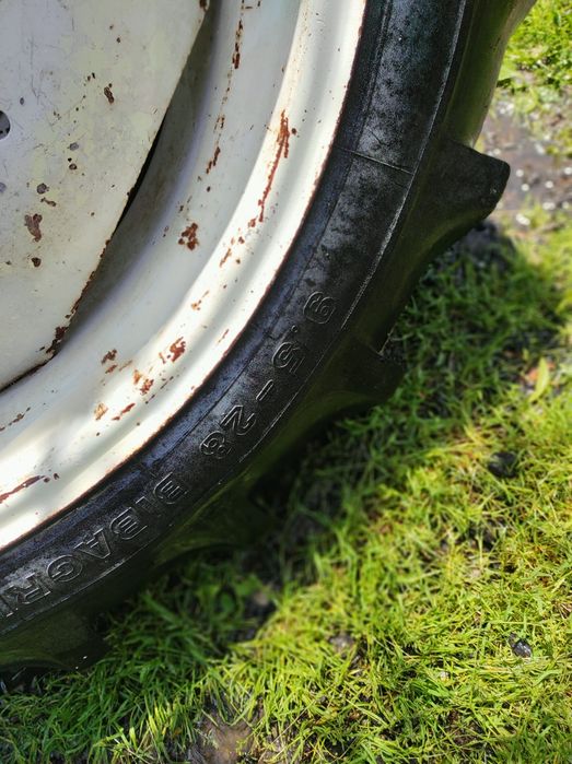 Roti tractor înguste N HOLAND. FEND CASE