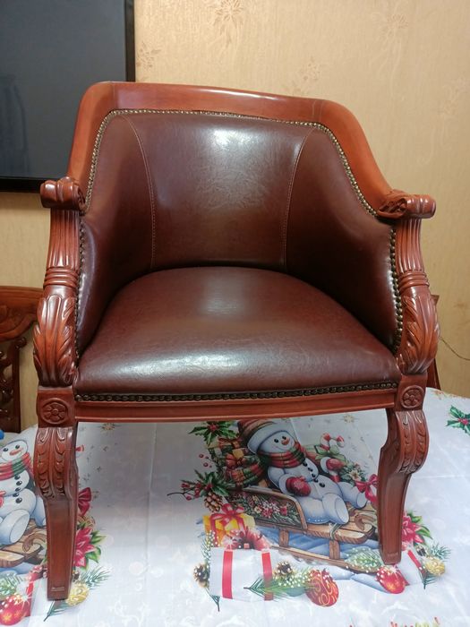 Кожаные кресла 2 штуки