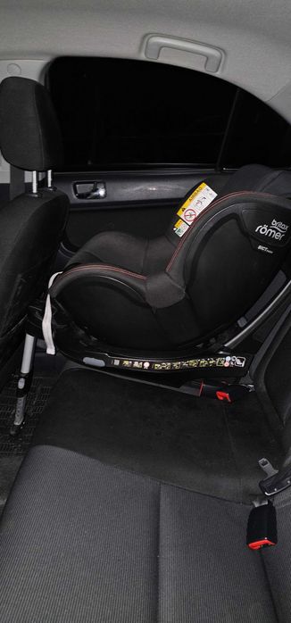 Britax Römer Dualfix i-Size / ISOFIX / 360° въртящо се столче