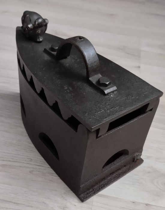 Fier de calcat vechi obiect de colectie sau decor