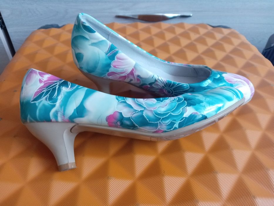 Туфли для девочки подростка.