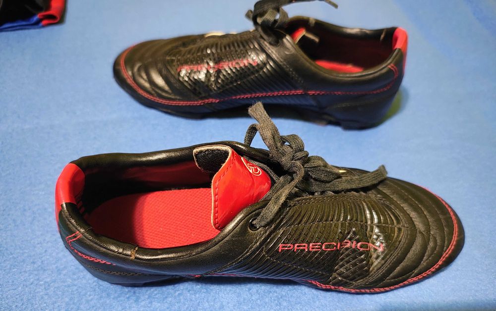Adidasi fotbal crampoane 37