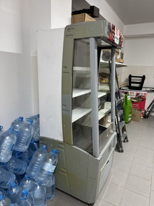 Продам витринный холодильник