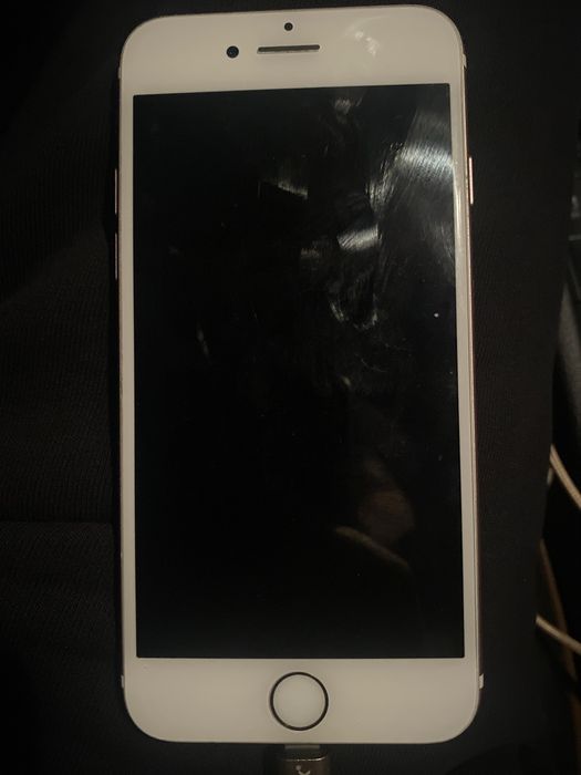 Продам айфон 7.