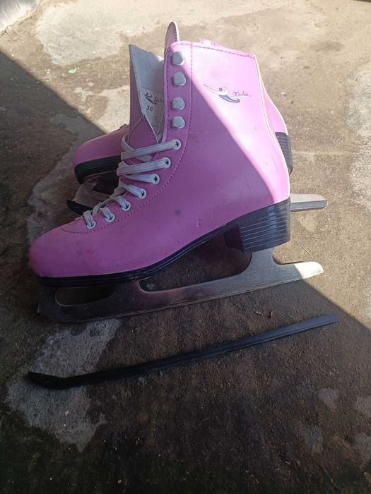 Коньки женские б/у