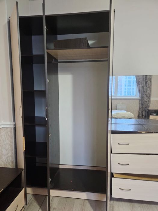 Продам спальный гарнитур, шкаф, тумба