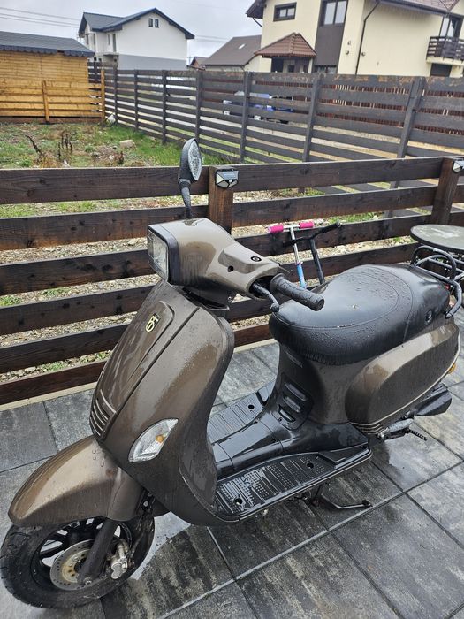 Inchiriere scutere, scooter for rent FOOD DELIVERY