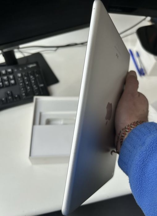 продам  ipad 6 generation