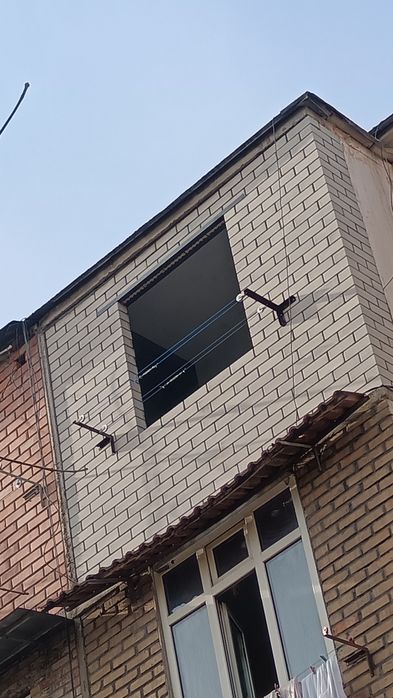 Кладка балкона,установка козырков.