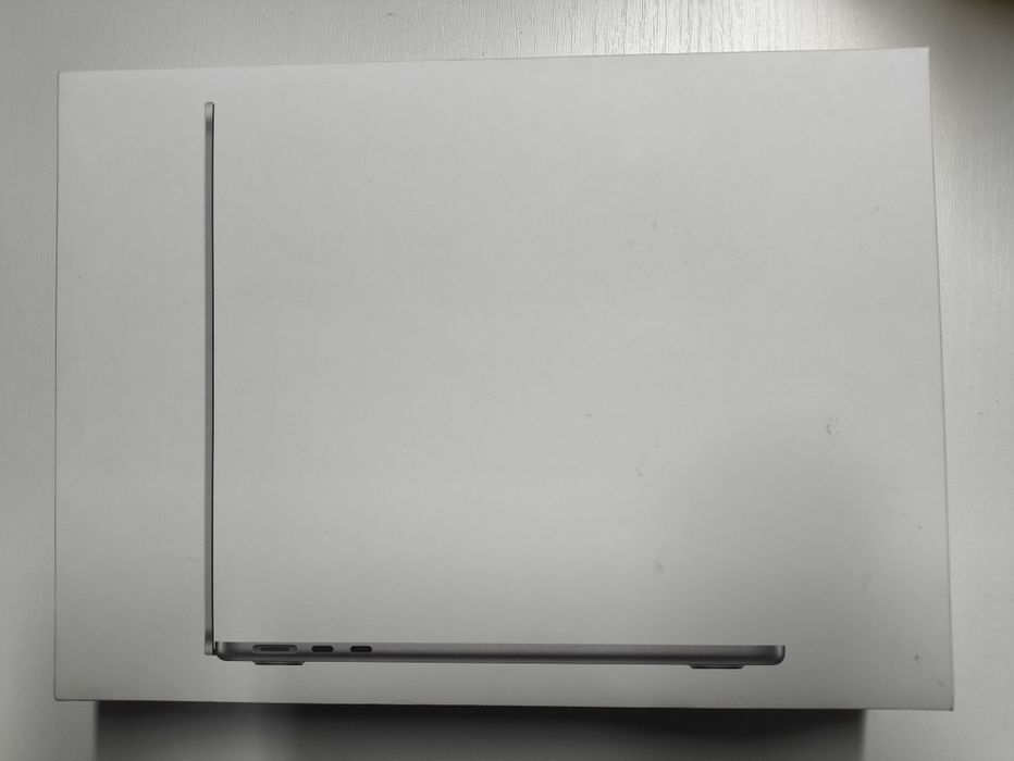 Apple Macbook air m3. A3113